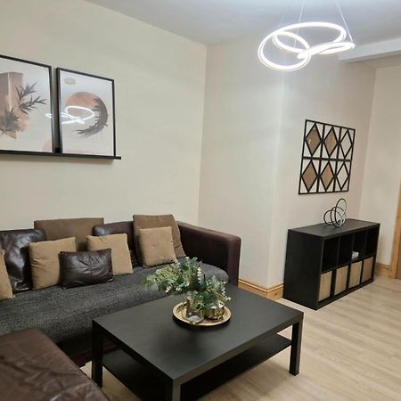 Rooms In Manchester 6 Minutes Drive To Victoria Station Eksteriør bilde