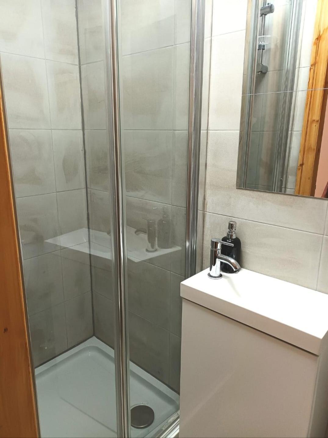 Rooms In Manchester 6 Minutes Drive To Victoria Station Eksteriør bilde