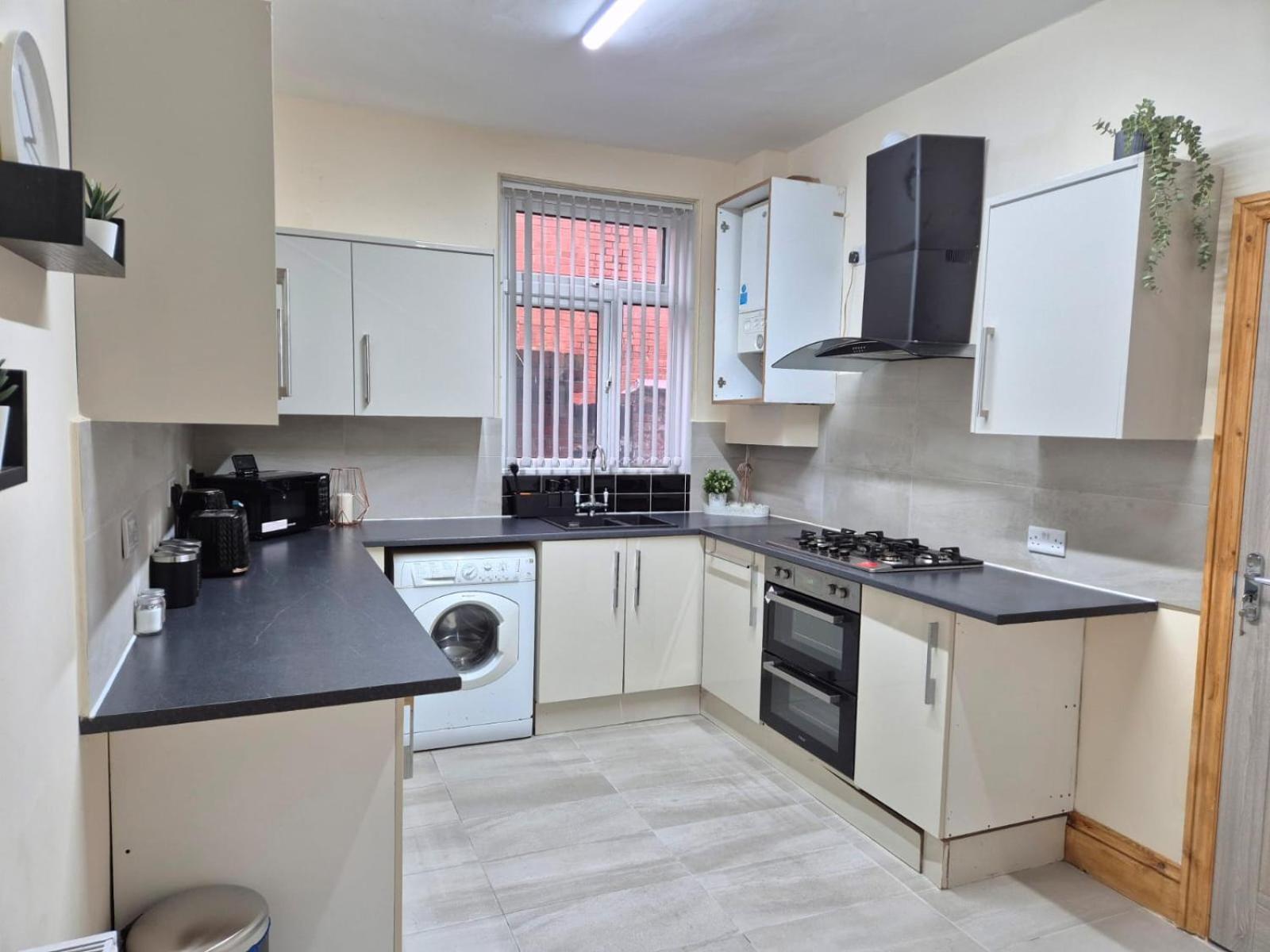 Rooms In Manchester 6 Minutes Drive To Victoria Station Eksteriør bilde