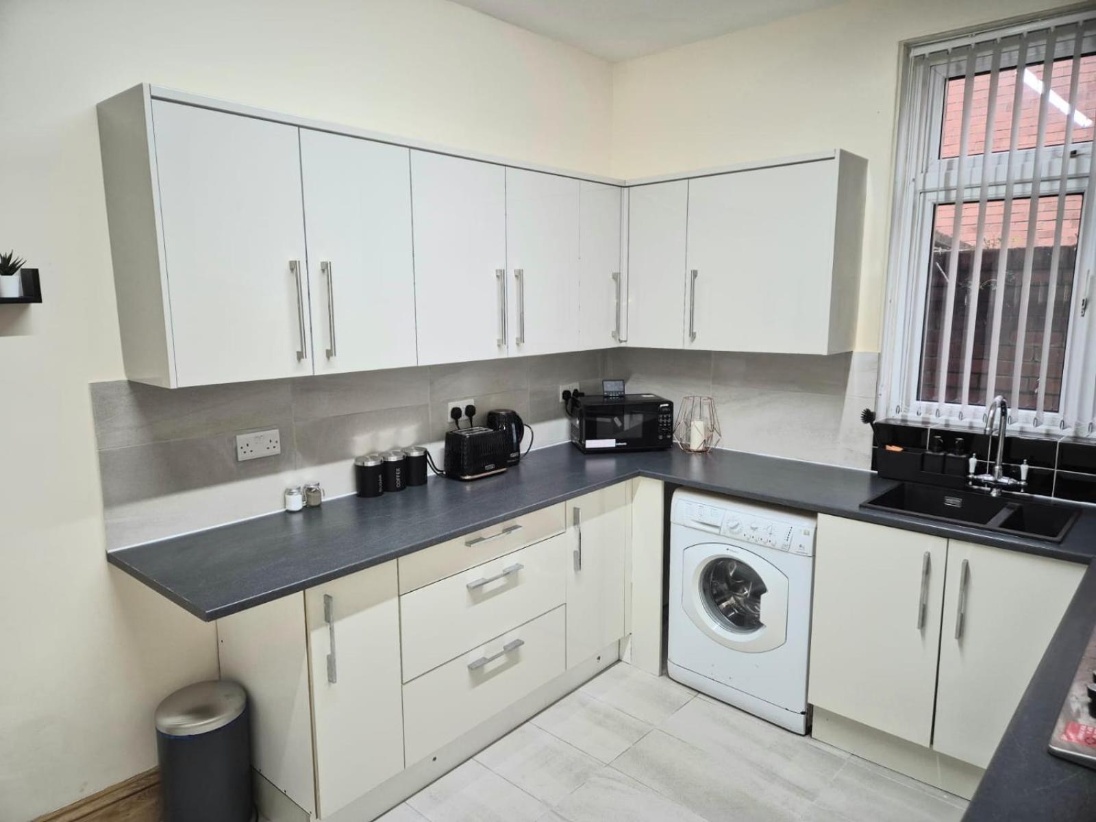 Rooms In Manchester 6 Minutes Drive To Victoria Station Eksteriør bilde