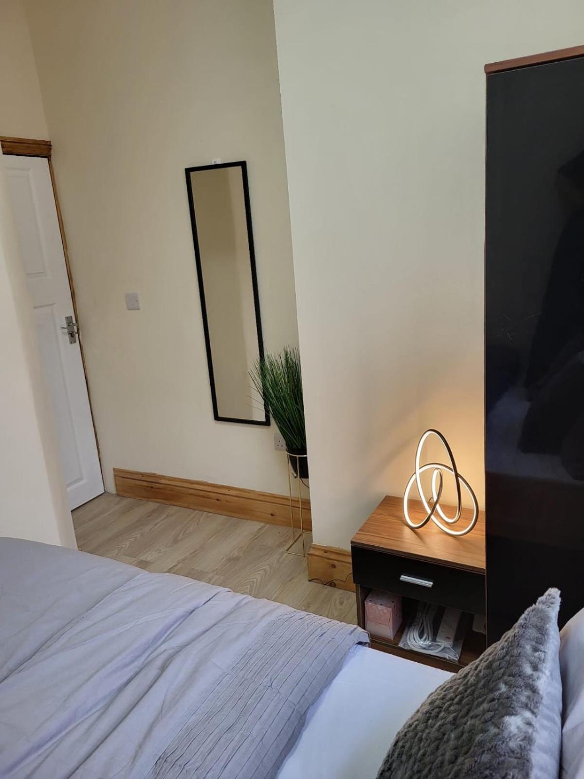 Rooms In Manchester 6 Minutes Drive To Victoria Station Eksteriør bilde